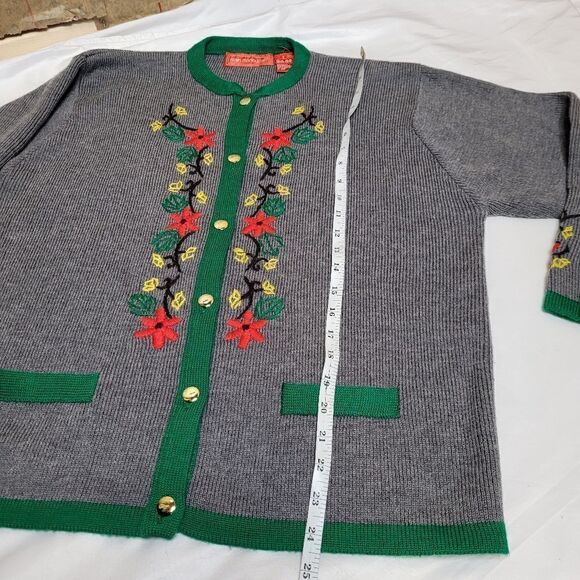 VINTAGE 80s gray embroidered poinsettia button up holiday‎ cardigan sweater M - Picture 7 of 7